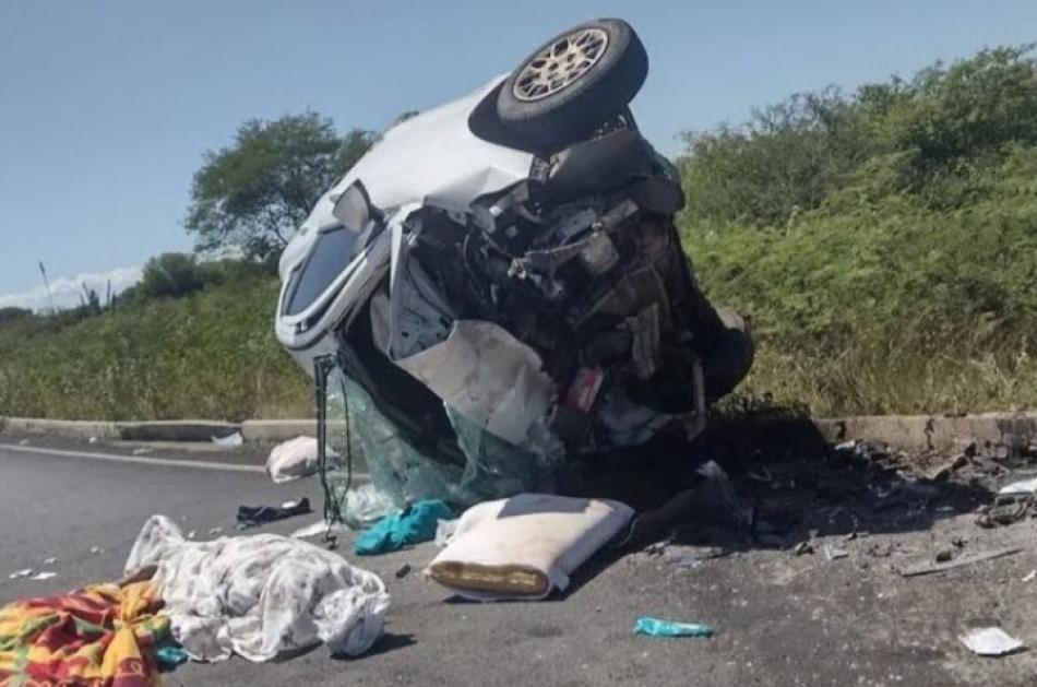 Casal morre e duas pessoas ficam feridas em acidente na BA-161 próximo à Barra