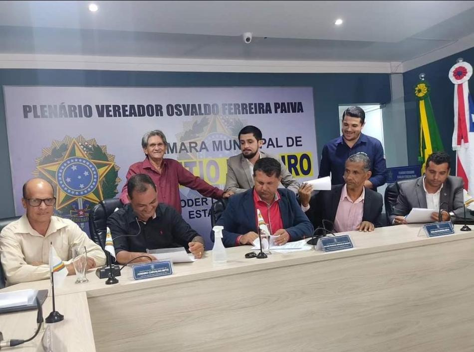 Vereadores de Gentio do Ouro aumentam próprio salário, quase se igualando ao de prefeito; valor salta de R$6mil para quase R$10 mil
